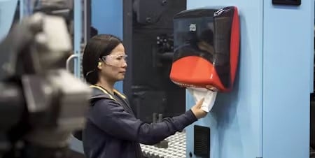 Verlaag uw impact op het milieu met Tork Biobased Reinigingsdoeken